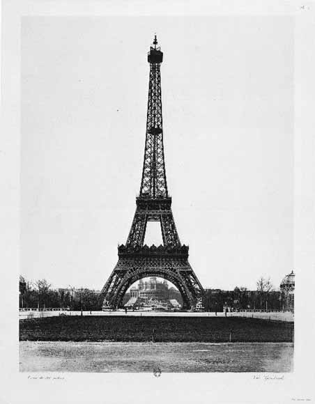 Lebih Sedekad Menara Eiffel