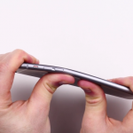 Video iPhone 6 Plus Dibengkokkan Dengan Jari